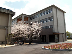 高校・高専　岡山県立岡山朝日高校（高校・高専）まで319m