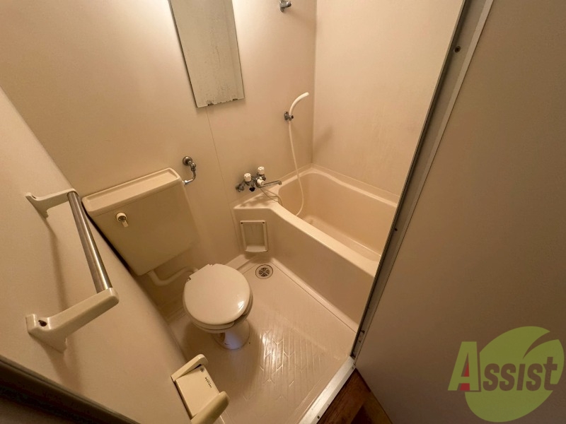 バス・シャワールーム　ユニットバスです。疲れを癒すのに欠かせませんね！