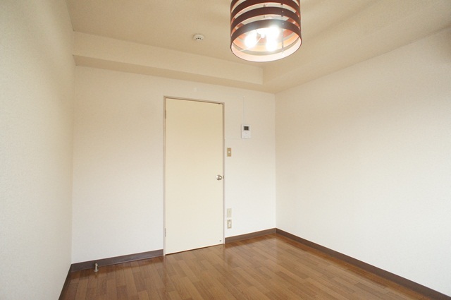 その他部屋・スペース　キッチンとの間に扉がありプライバシーが保たれます