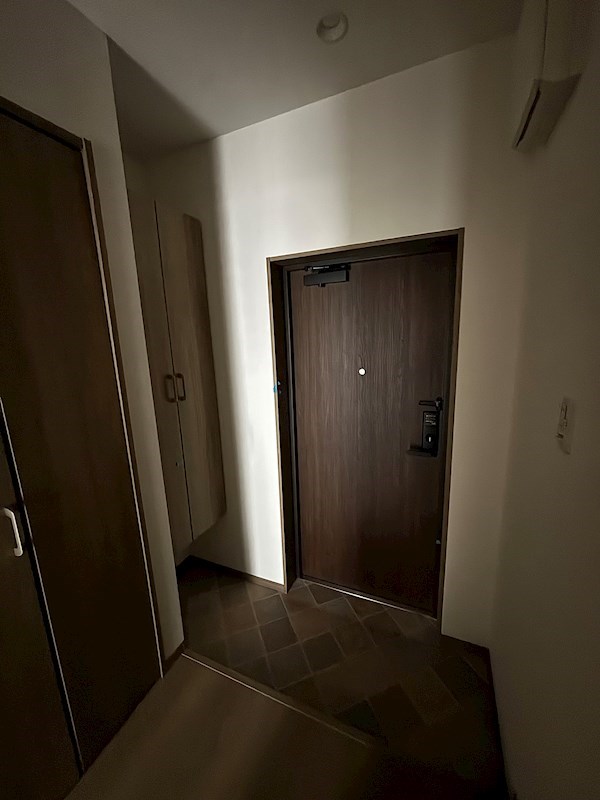 玄関　玄関収納あり