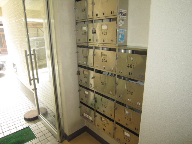 エントランス　※写真は別のお部屋のものです。現況を優先させて頂きます。