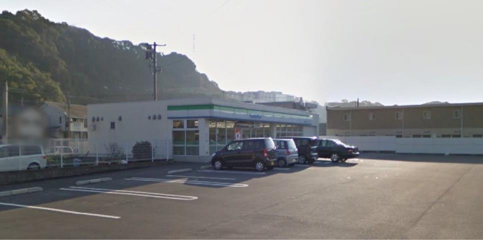 コンビニ　ファミリーマート（コンビニ）まで615m