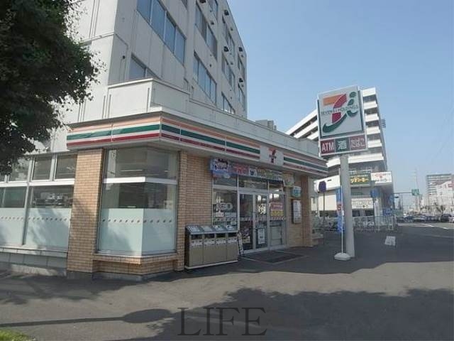 コンビニ　セブンイレブン地下鉄白石駅前店（コンビニ）まで176m