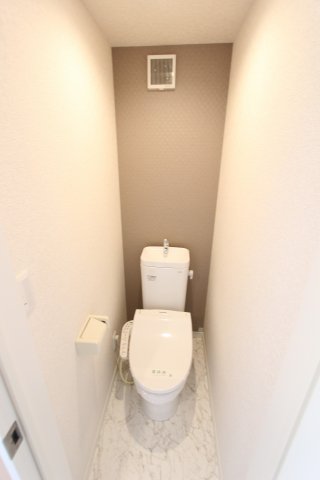 トイレ　同タイプ参考写真です。