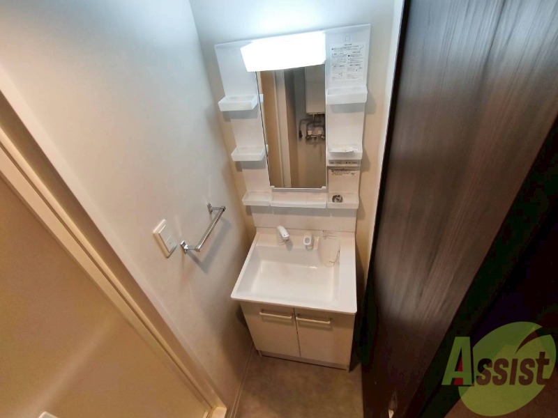 洗面設備　独立洗面台です。大きくてよいですね。シャンプーもできます！