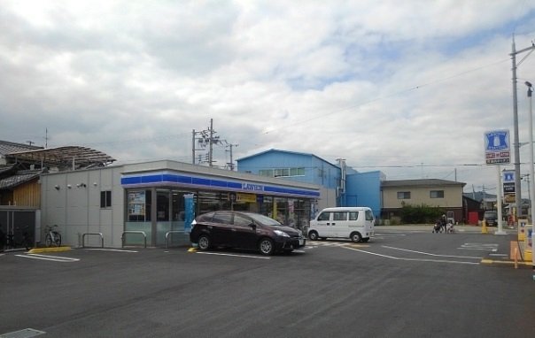 コンビニ　ローソン　王寺本町二丁目店（コンビニ）まで186m