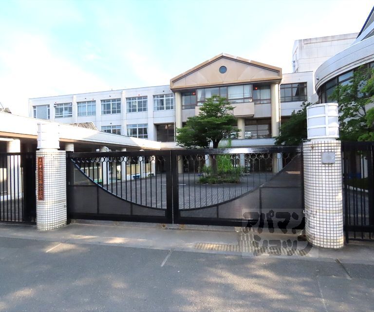 小学校　朱雀第二小学校（小学校）まで100m