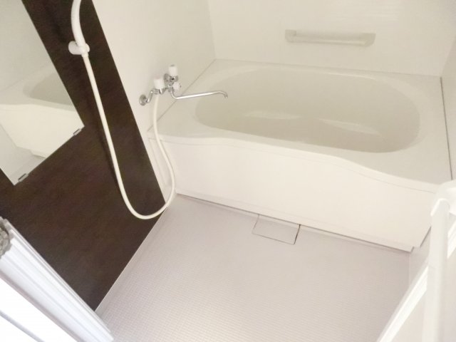 バス・シャワールーム　※同タイプの別の部屋の写真です。