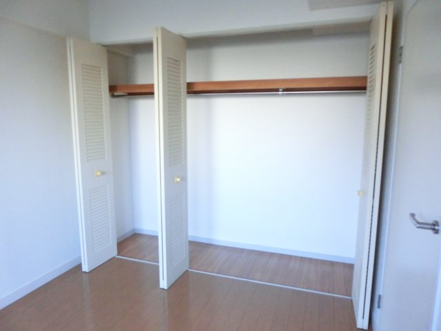 収納　※同タイプの別の部屋の写真です。