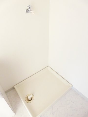 洗面設備　※同タイプの別の部屋の写真です。