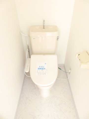 トイレ　※同タイプの別の部屋の写真です。