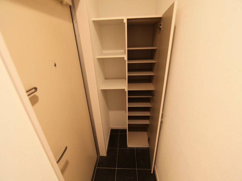 玄関　玄関　シューズボックス付（収納充実してます）