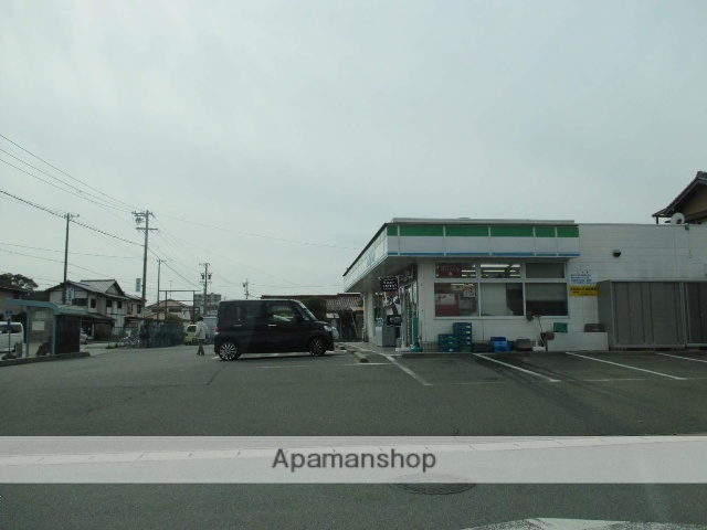コンビニ　ファミリーマート（コンビニ）まで1048m