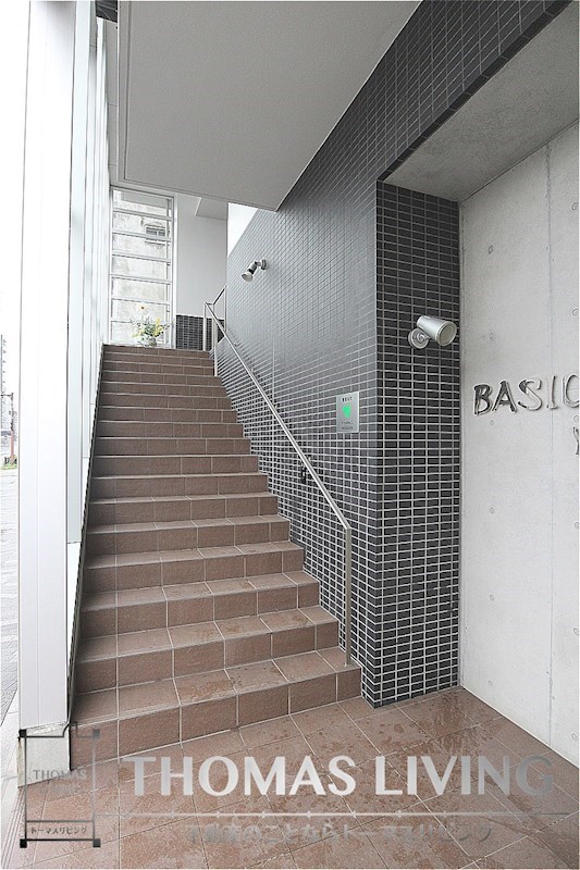 その他共有部分　エントランス前の階段です。