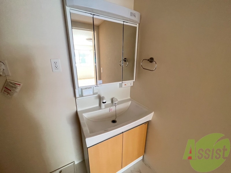 洗面設備　洗面台は独立しています。朝の身支度はこちらでどうぞ～