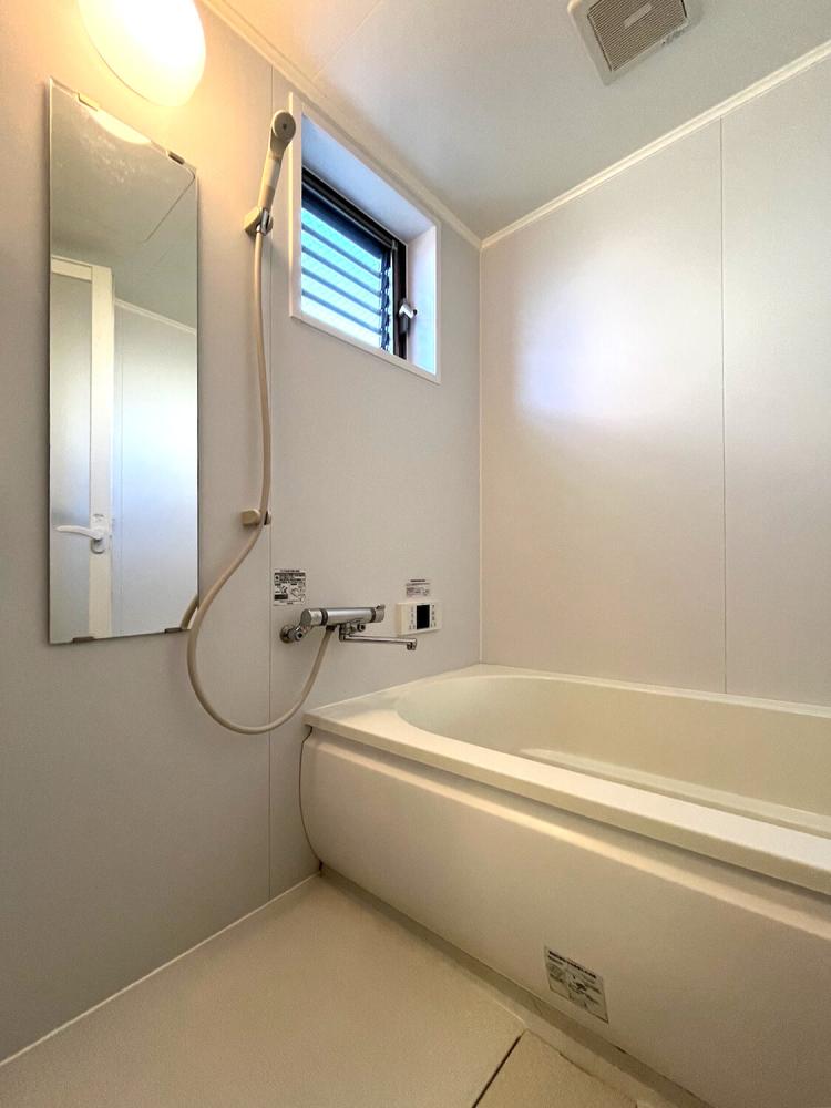 バス・シャワールーム　追焚機能付、帰宅時間の異なる家族にオススメ♪