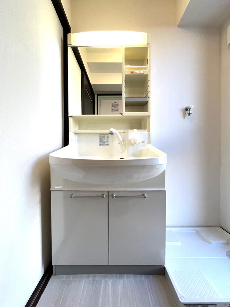 洗面設備　忙しい朝に嬉しい独立洗面台！
