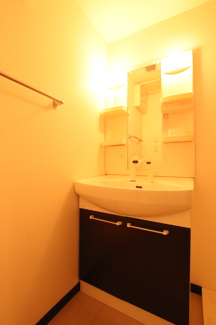 洗面設備　シャワー付洗面台