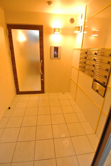 エントランス　エントランスはオートロック付