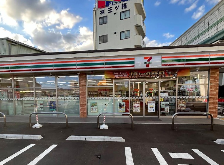 コンビニ　セブンイレブン 豊中勝部店（コンビニ）まで552m