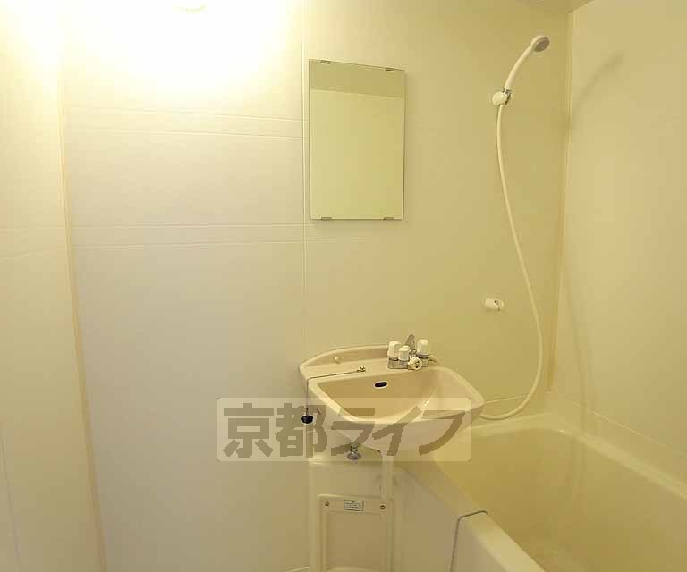 洗面設備　シンプルな洗面台で使いやすそうですね。