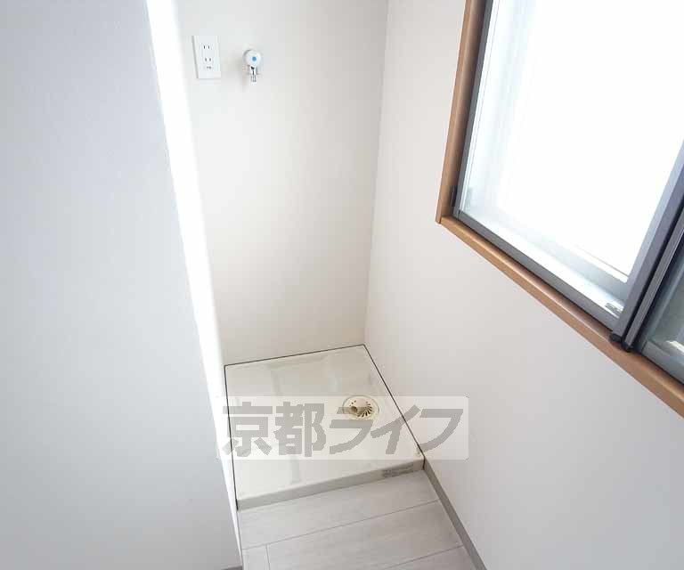 その他設備　お風呂場横に洗濯機置き場がありますね。