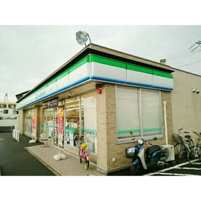 コンビニ　ファミリーマート花池店（コンビニ）まで550m