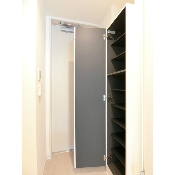 玄関　※別室の参考写真の為、現況優先です。