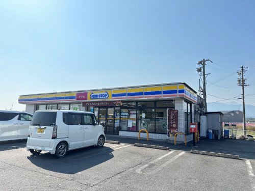 コンビニ　ミニストップ 芸濃椋本店（コンビニ）まで881m