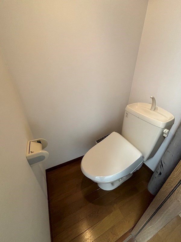 トイレ　温水洗浄便座完備