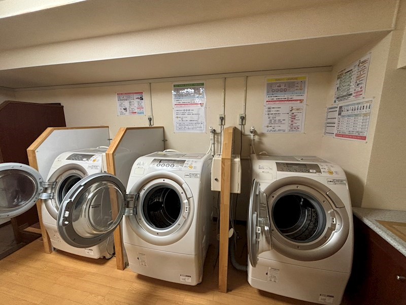 洗面設備　１階コインランドリー（男女別）