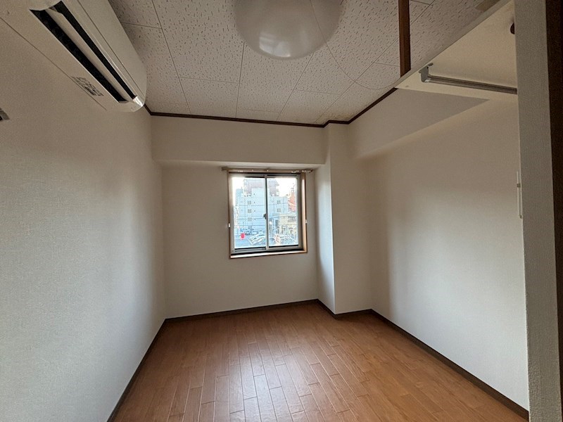 居室・リビング　エアコン・照明完備！