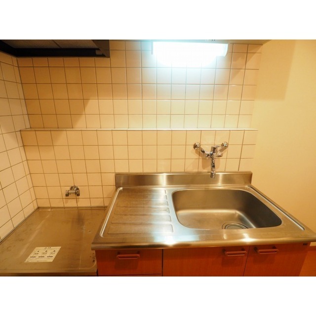 キッチン　（参考）他室の写真を使用しています。現況優先となります。