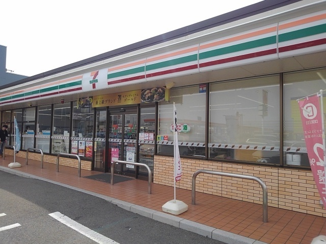 コンビニ　セブンイレブン（コンビニ）まで650m