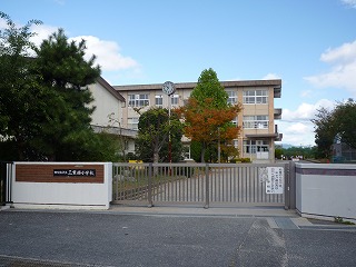 小学校　四日市市立 三重西小学校（小学校）まで1327m