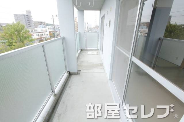 バルコニー　日当たりの良いバルコニーです。