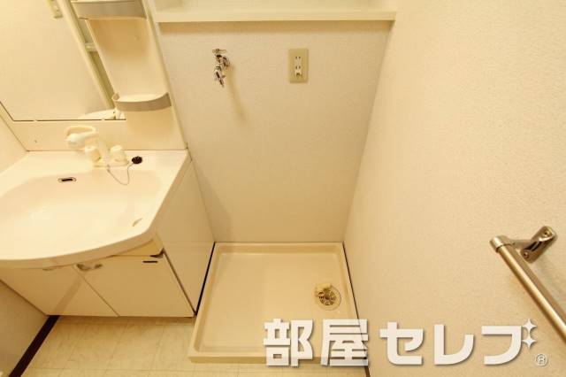 その他設備　キレイな室内洗濯機置き場です。