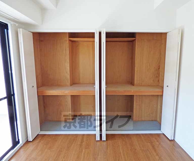 収納　広々とした収納です。