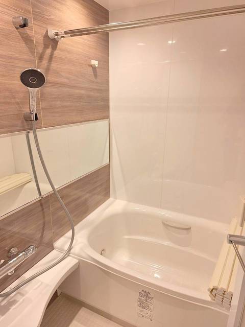 バス・シャワールーム　追焚・暖房乾燥機能付きバスルーム