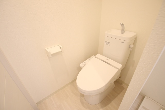 トイレ　※別室の参考写真の為、現況優先です。