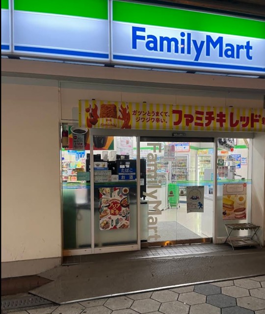 コンビニ　ファミリーマート谷町千日前通店（コンビニ）まで177m