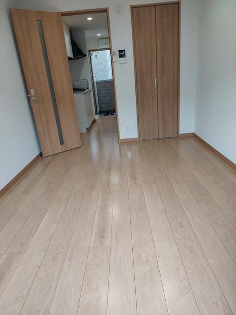 居室・リビング　別号室参考写真です