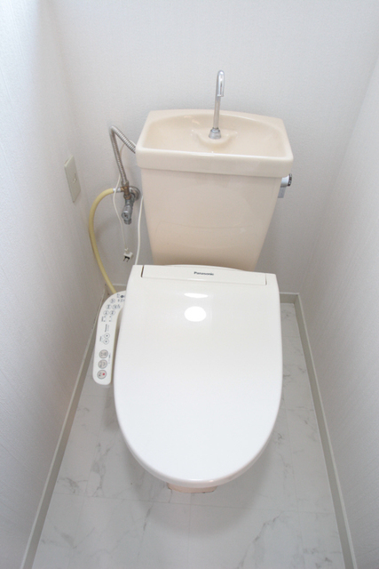 トイレ　※別号室の参考写真です