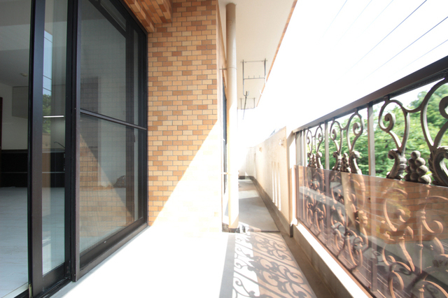 バルコニー　※別号室の参考写真です