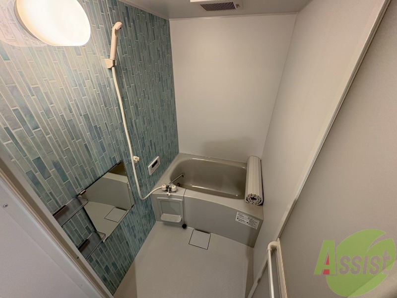 バス・シャワールーム　浴室です。浴槽は体全身が浸かるくらいの大きさでした。