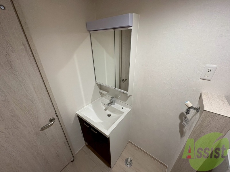 洗面設備　独立洗面台です。毎日の身支度が楽しみになりますね。