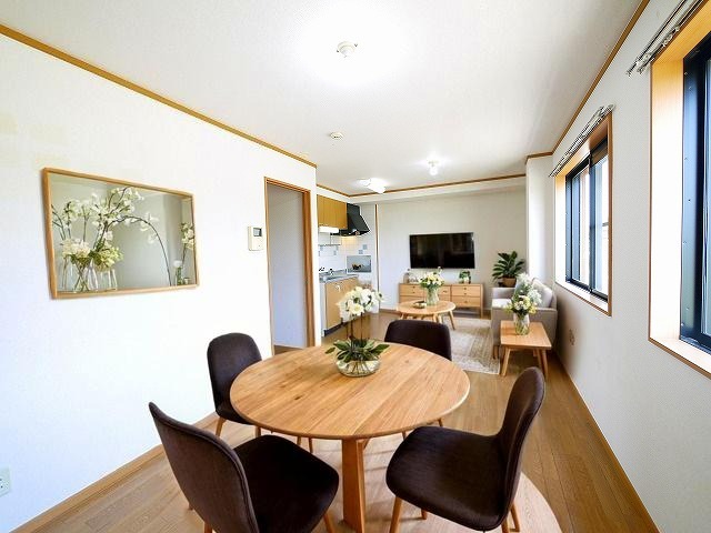 居室・リビング　CGで家具等を配置したもので家具等は含まれません