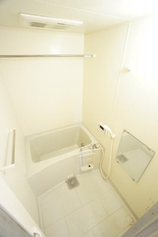 バス・シャワールーム　※反転タイプの写真です。