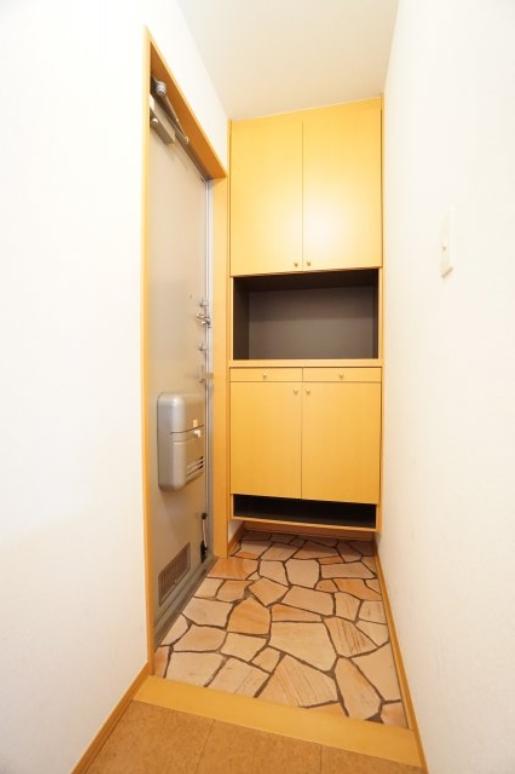 玄関　※反転タイプの写真です。