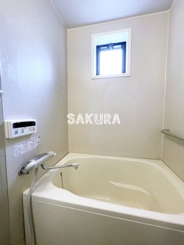 バス・シャワールーム　ご家族や長時間入浴に便利な追い炊き機能付きです♪